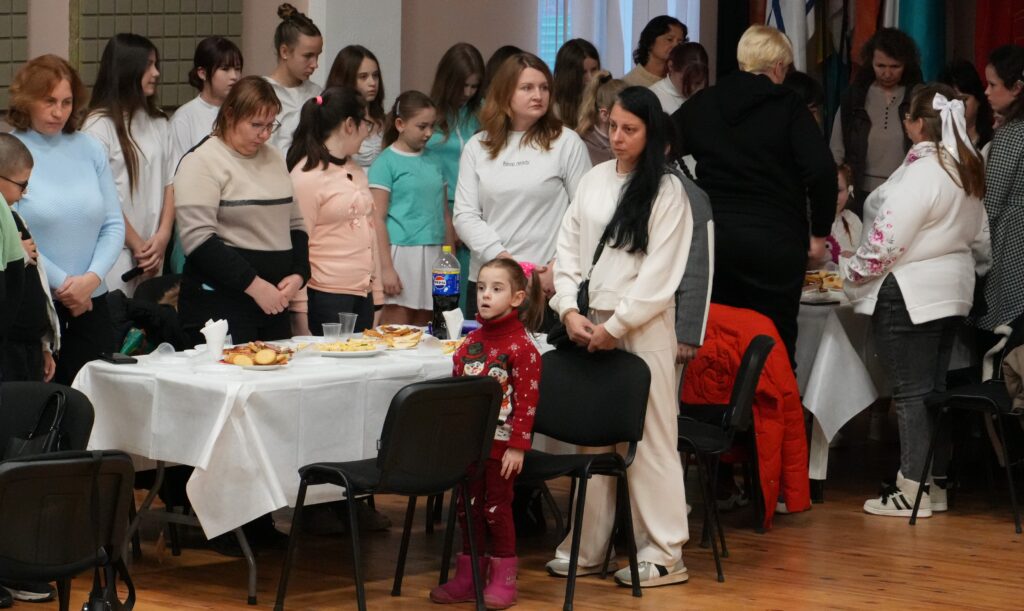 Диво близько: Центр комплексної реабілітації подарував святкове диво родинам підопічних