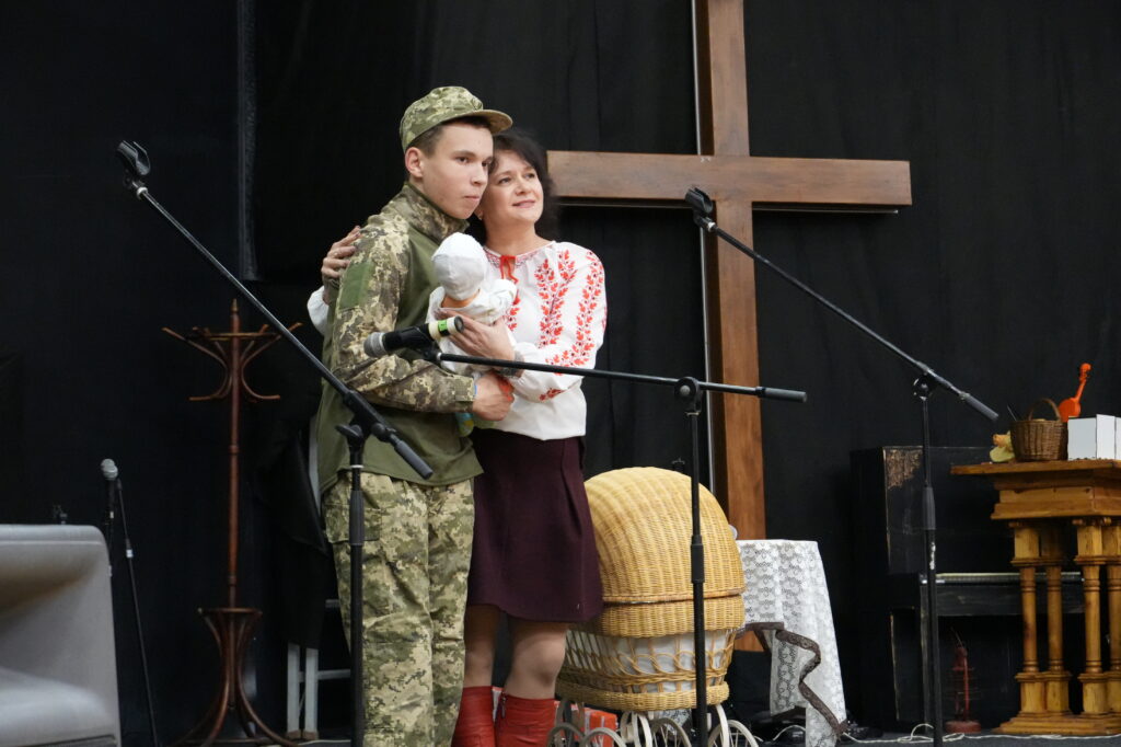 Диво близько: Центр комплексної реабілітації подарував святкове диво родинам підопічних