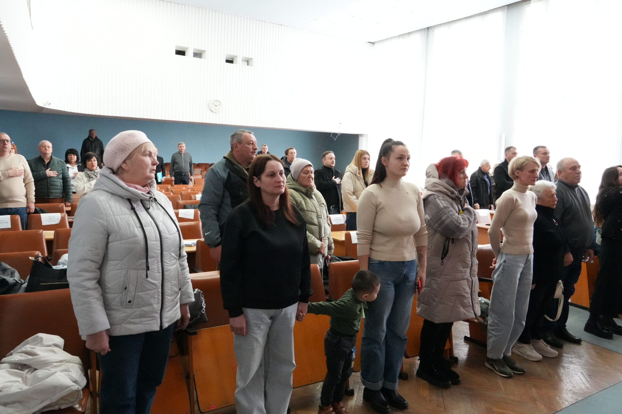 За гідність, мужність та самопожертву: родинам полеглих Героїв вручили відзнаки, що їх Захисники України були удостоєні посмертно