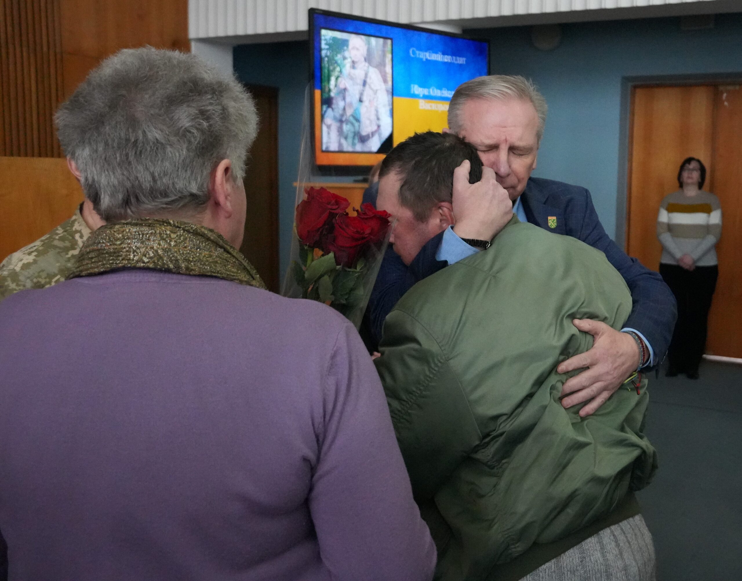 За гідність, мужність та самопожертву: родинам полеглих Героїв вручили відзнаки, що їх Захисники України були удостоєні посмертно