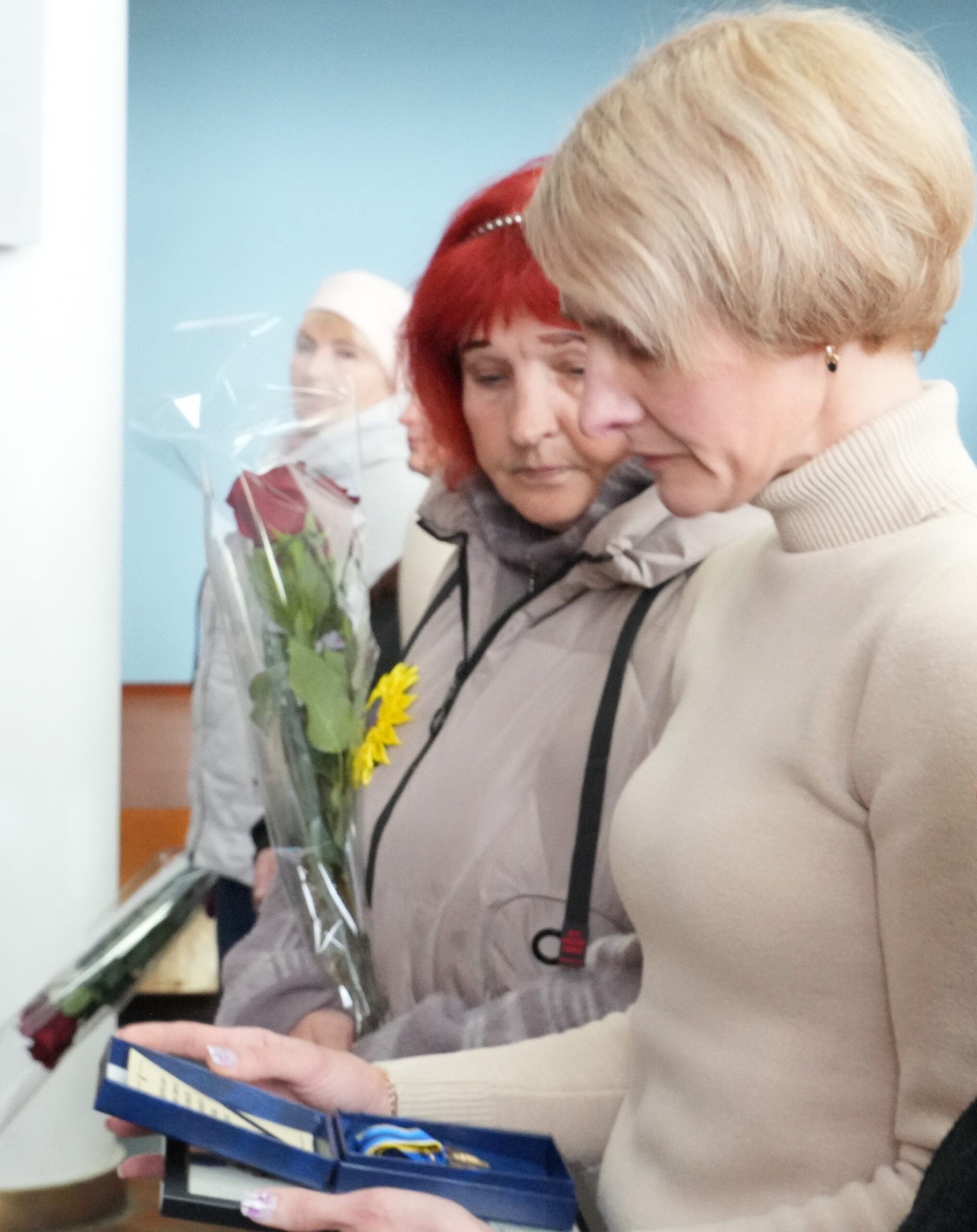 За гідність, мужність та самопожертву: родинам полеглих Героїв вручили відзнаки, що їх Захисники України були удостоєні посмертно