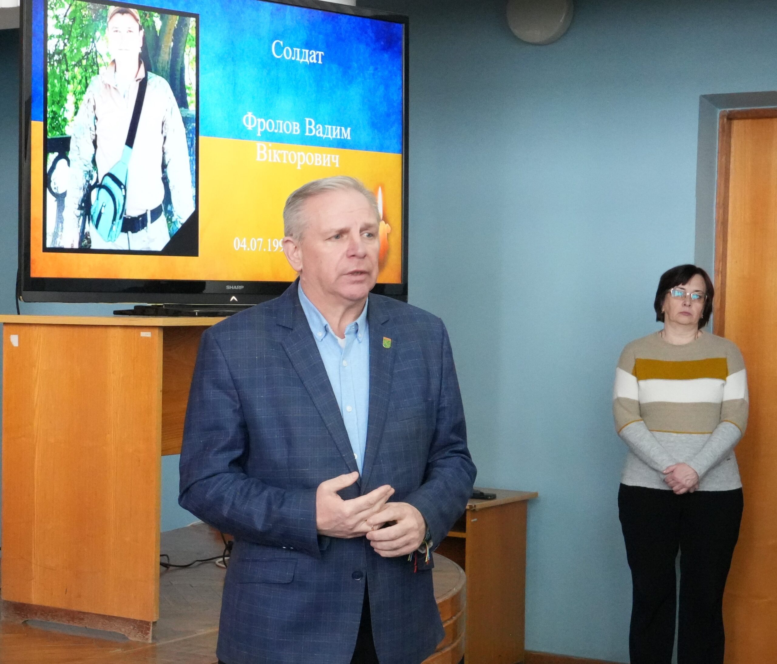 За гідність, мужність та самопожертву: родинам полеглих Героїв вручили відзнаки, що їх Захисники України були удостоєні посмертно