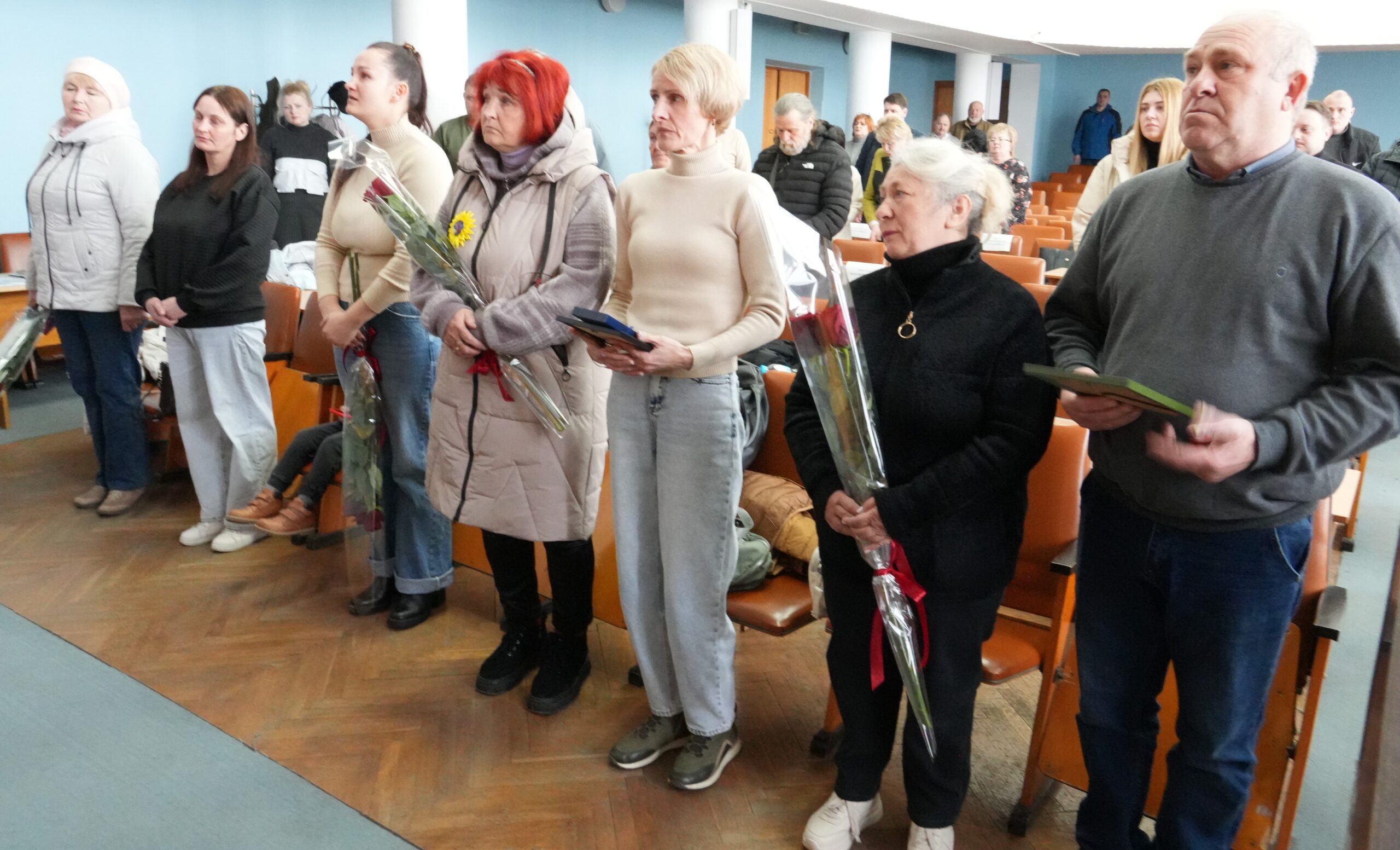 За гідність, мужність та самопожертву: родинам полеглих Героїв вручили відзнаки, що їх Захисники України були удостоєні посмертно