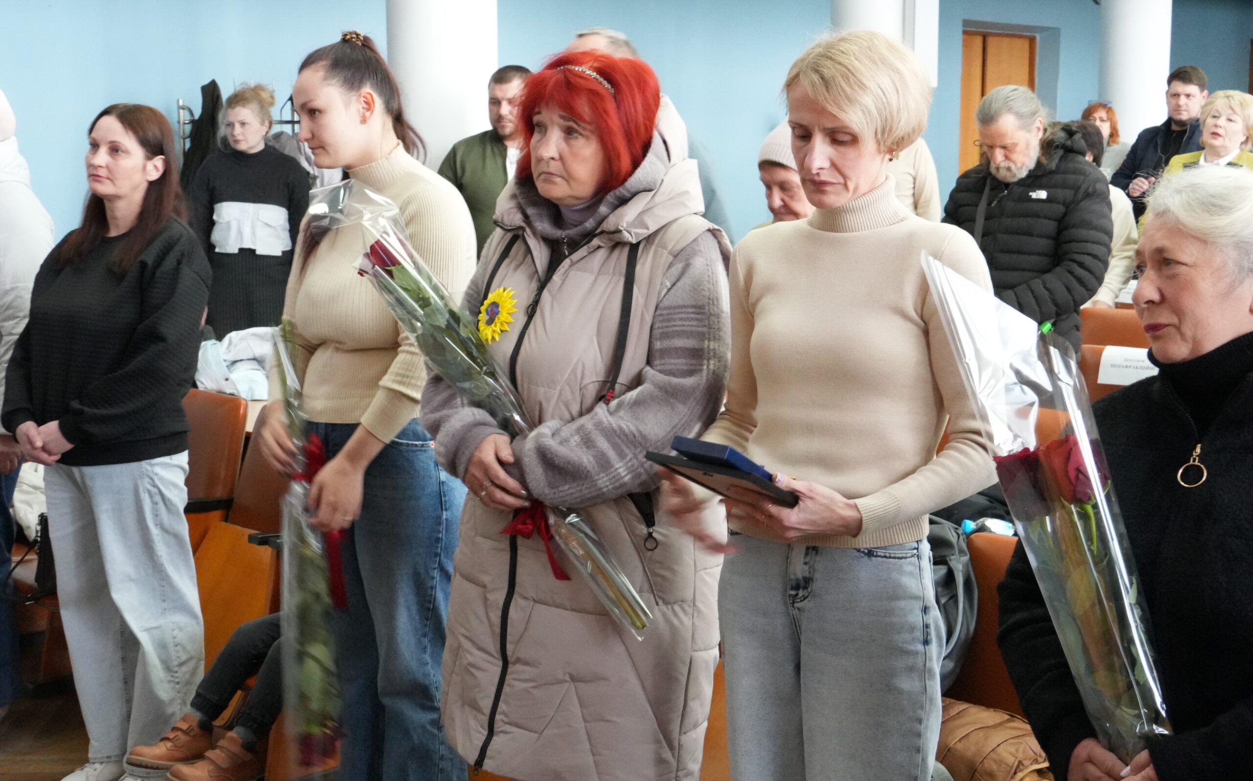 За гідність, мужність та самопожертву: родинам полеглих Героїв вручили відзнаки, що їх Захисники України були удостоєні посмертно