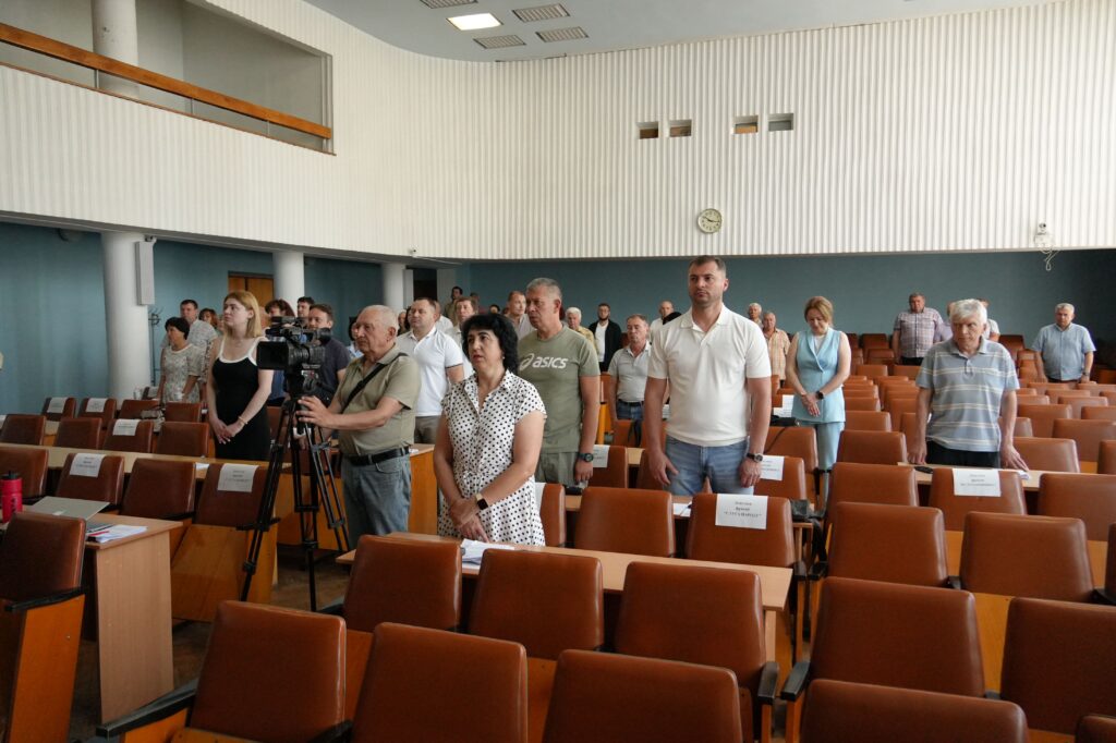 У міській раді передали відзнаки членам родин Захисників, що їх військові удостоєні посмертно