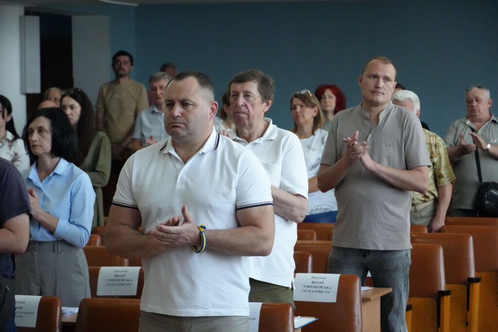 У міській раді передали відзнаки членам родин Захисників, що їх військові удостоєні посмертно
