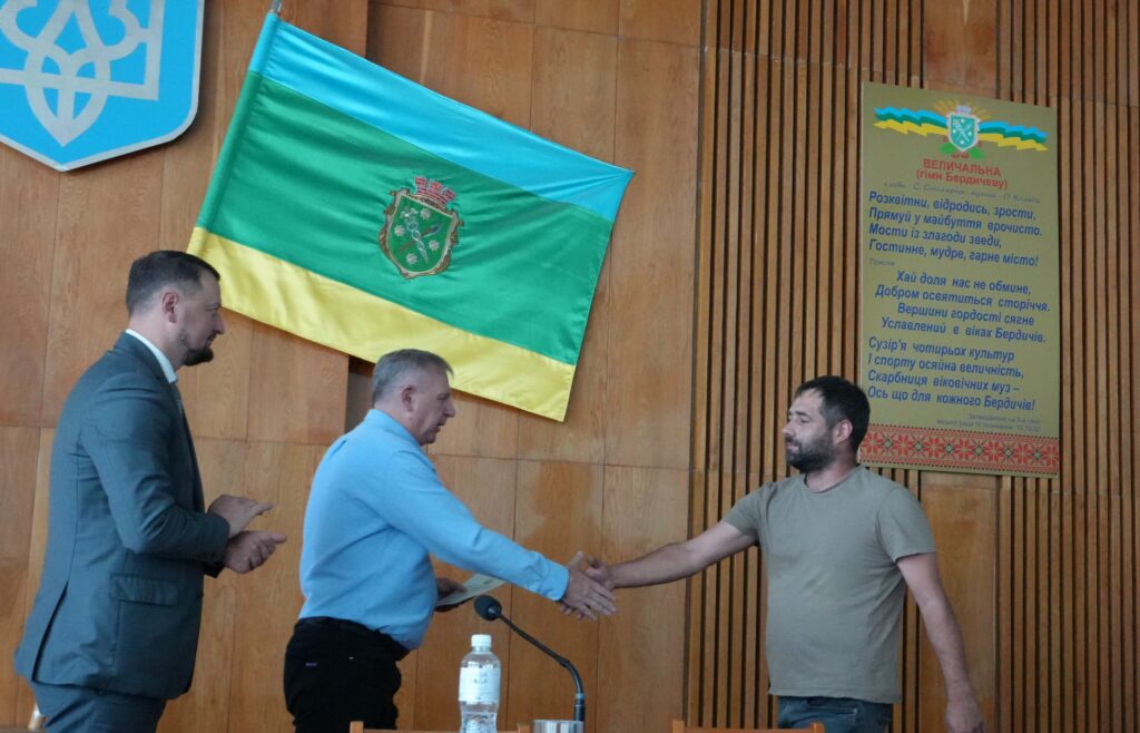 Волонтери Бердичева отримали почесні відзнаки від Головнокомандувача ЗСУ