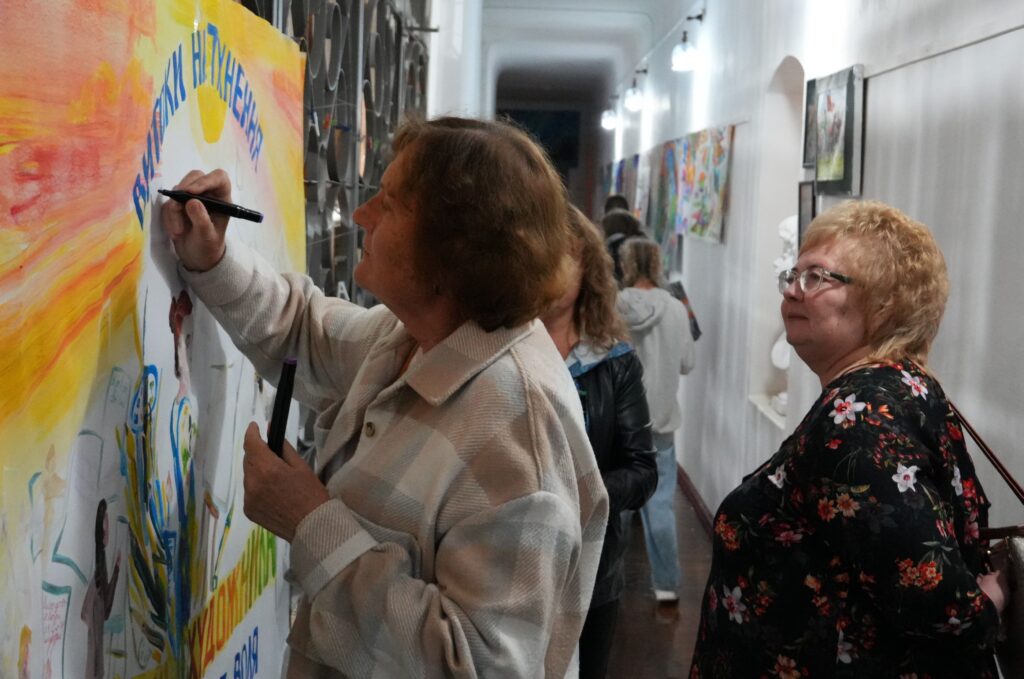 Світло барв і живописна спадщина: у Бердичеві до Дня художника презентували спільний проєкт музейників та митців