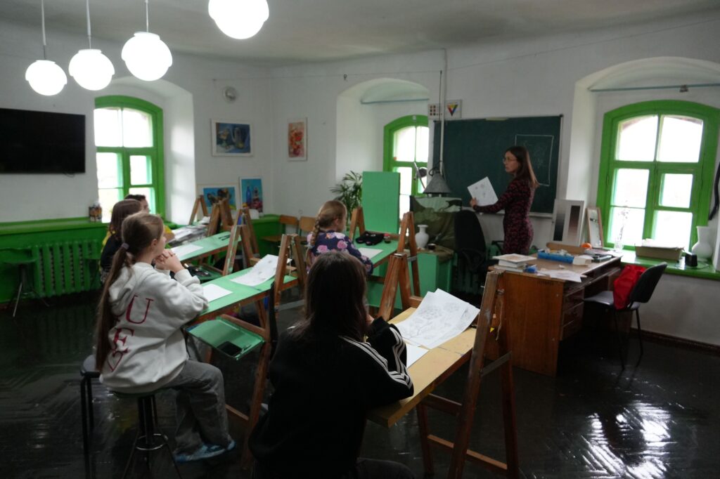 Світло барв і живописна спадщина: у Бердичеві до Дня художника презентували спільний проєкт музейників та митців