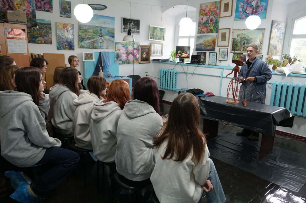 Світло барв і живописна спадщина: у Бердичеві до Дня художника презентували спільний проєкт музейників та митців