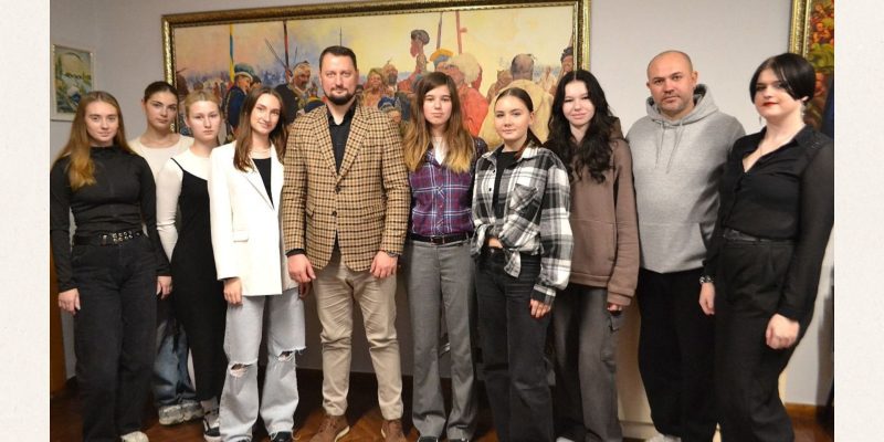 Beige and Black Minimalist Project Deck Presentation