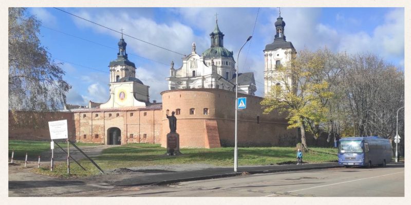 Beige and Black Minimalist Project Deck Presentation Beige and Black Minimalist Project Deck Presentation