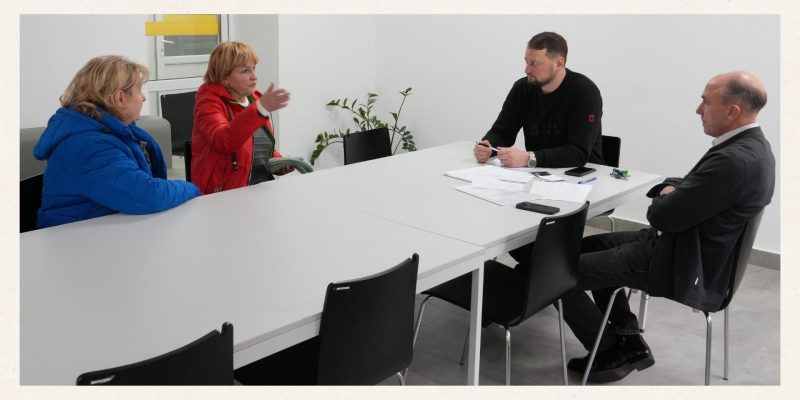 Beige and Black Minimalist Project Deck Presentation (1)_result