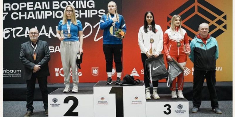 Beige and Black Minimalist Project Deck Presentation