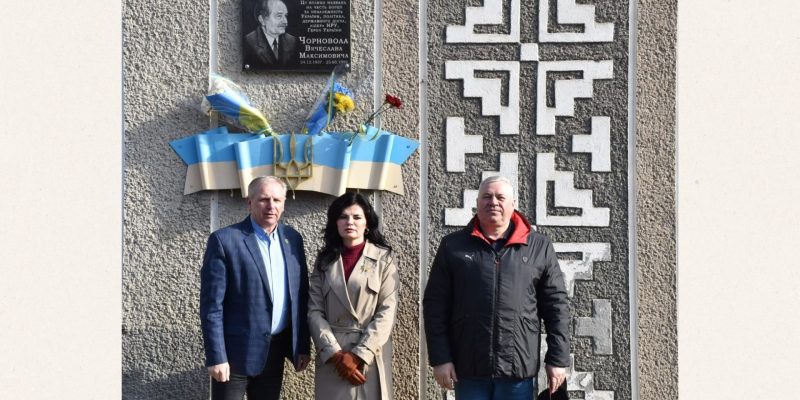 Beige and Black Minimalist Project Deck Presentation