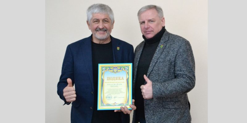 Зеленый и Белый Корпоративный Продажи Маркетинговая Презентация (2)