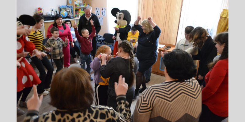 Зеленый и Белый Корпоративный Продажи Маркетинговая Презентация (3)